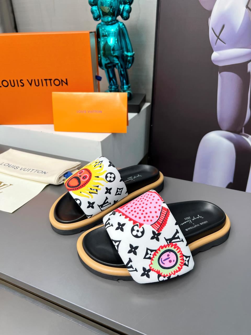 Louis Vuitton Slippers